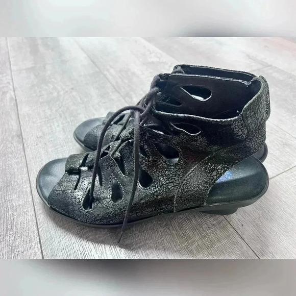 Wolky - 1855 Seminyak Black Crackled Crash Suede Leather Sandals Size 10 - Picture 2 of 7